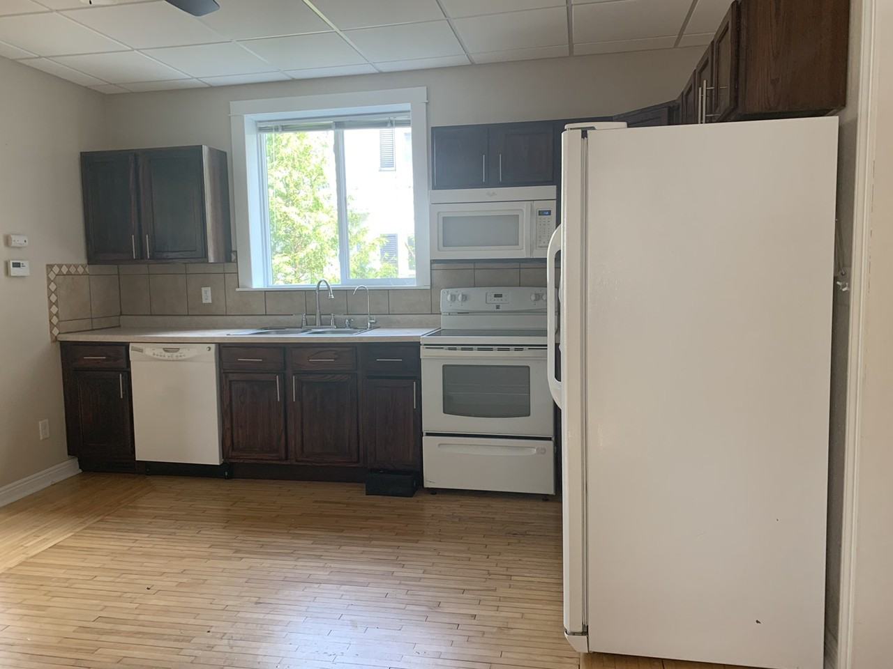 76 8th St - Photo 3 of 11