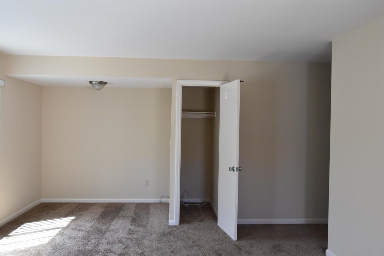 255-253 Tamarack Avenue - Photo 6 of 21