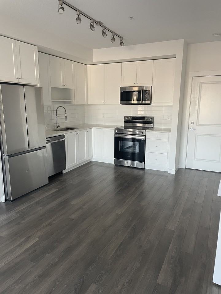 15858 Fraser Hwy #404