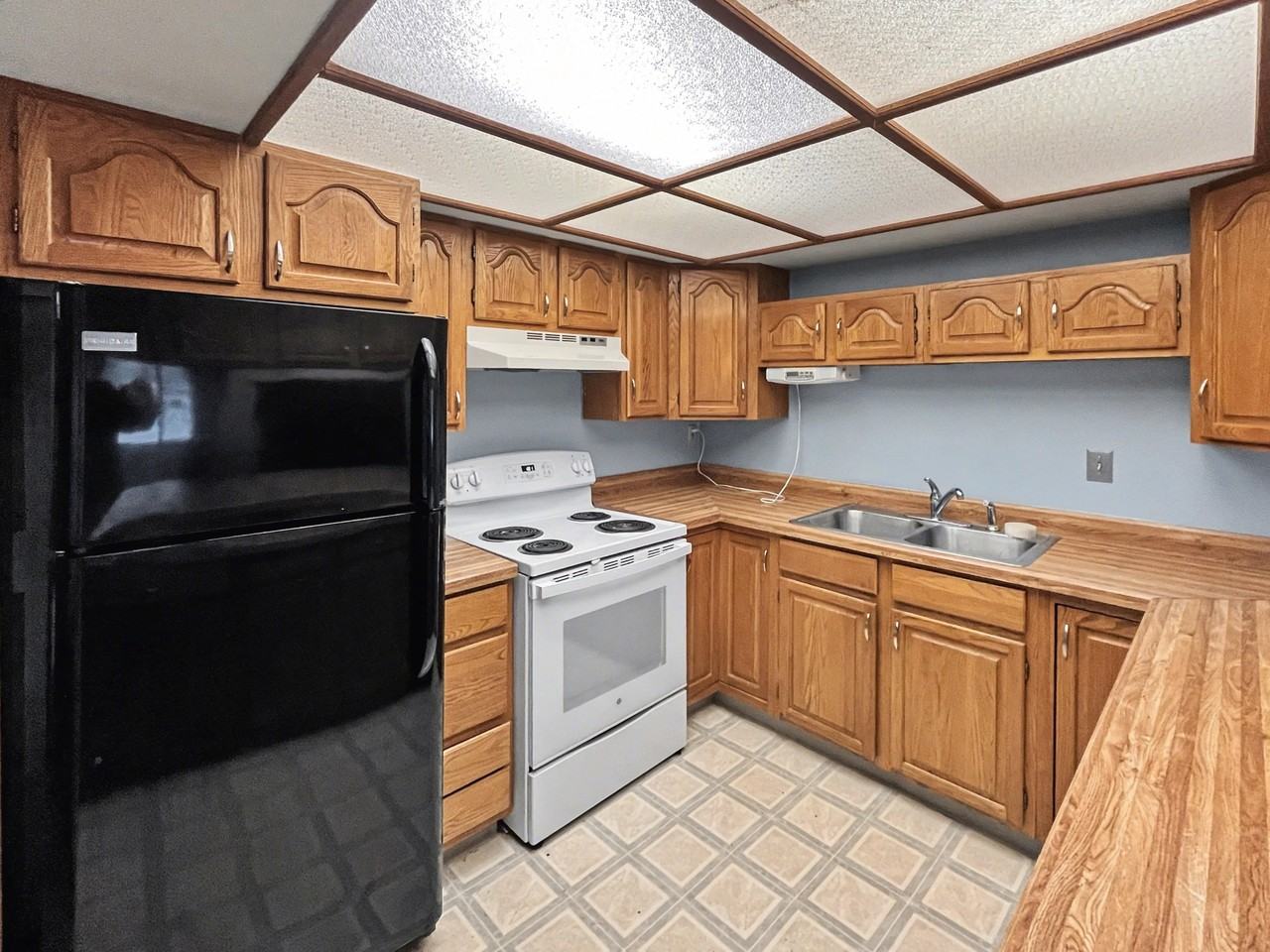 355 Donna Dr #10 - Photo 3 of 7