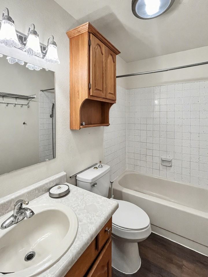 355 Donna Dr #10 - Photo 5 of 7