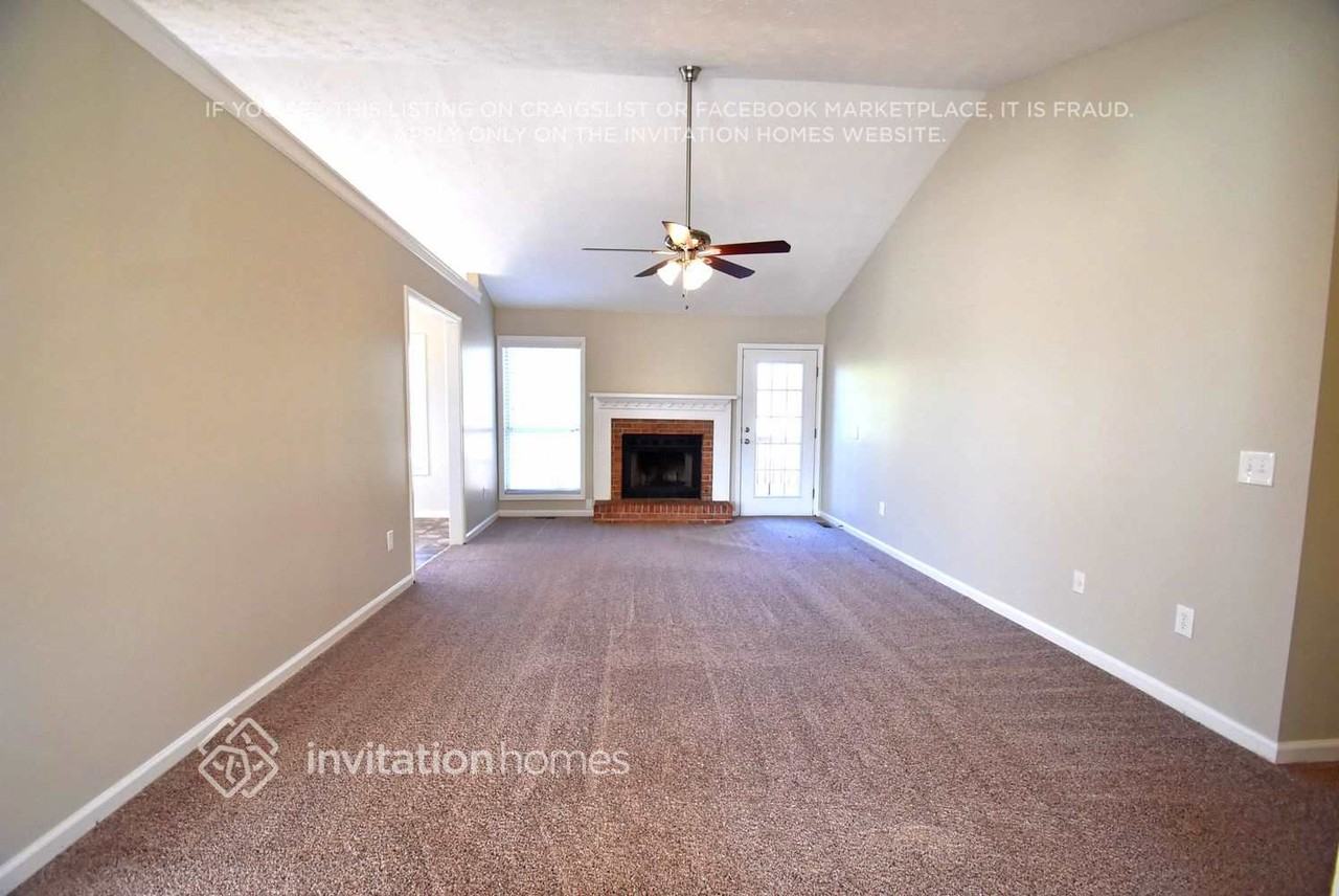 3284 Shady Woods Cir - Photo 2 of 10