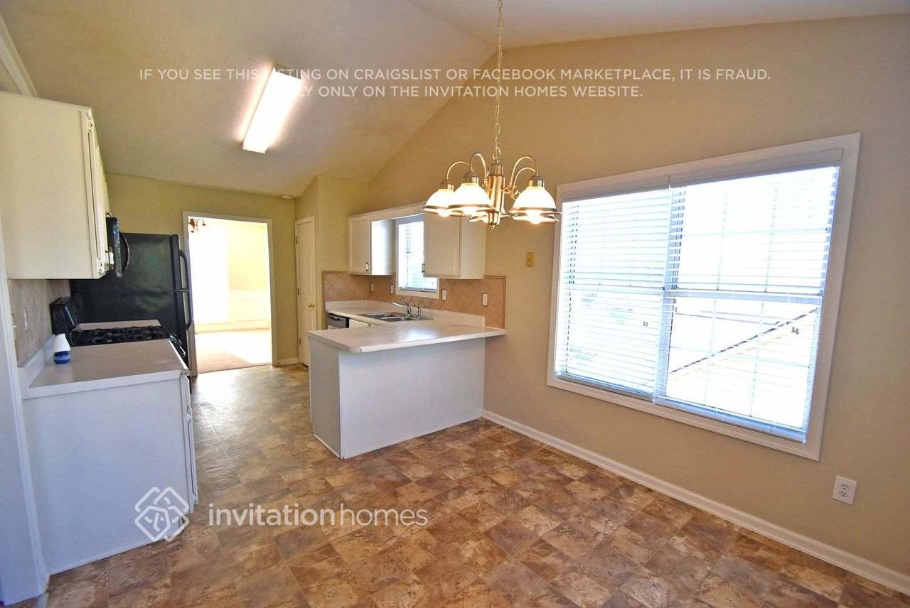 3284 Shady Woods Cir - Photo 3 of 10