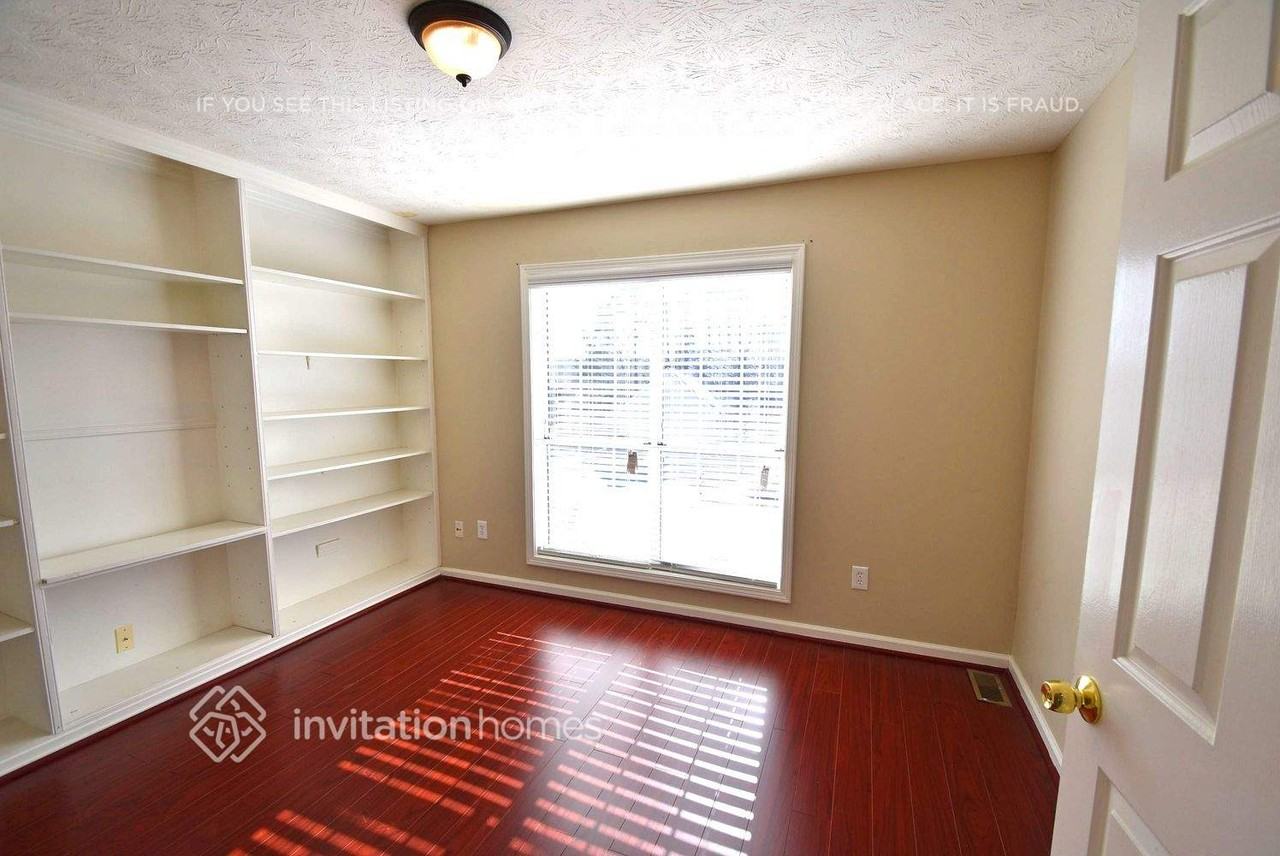 3284 Shady Woods Cir - Photo 5 of 10