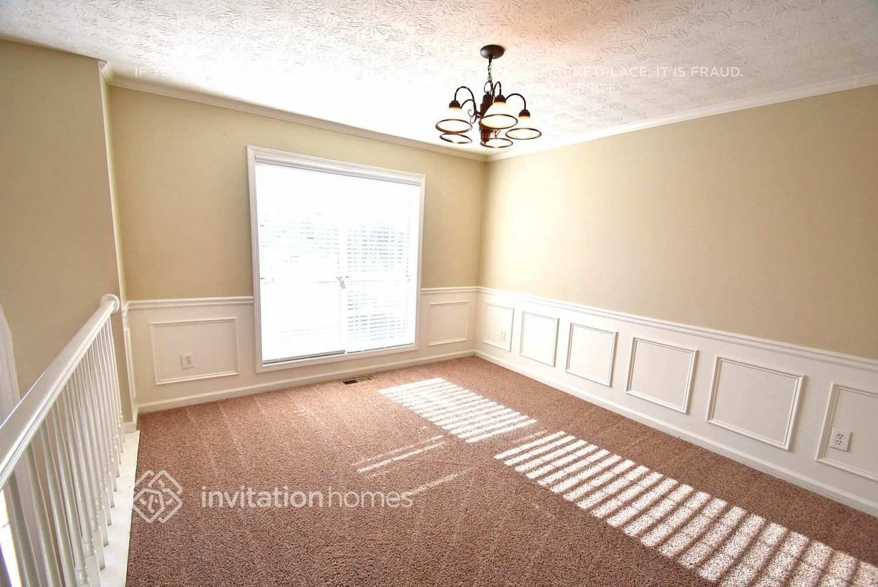 3284 Shady Woods Cir - Photo 7 of 10