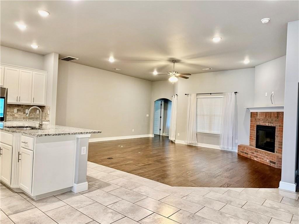 4504 Sw Plumley Ave - Photo 4 of 26