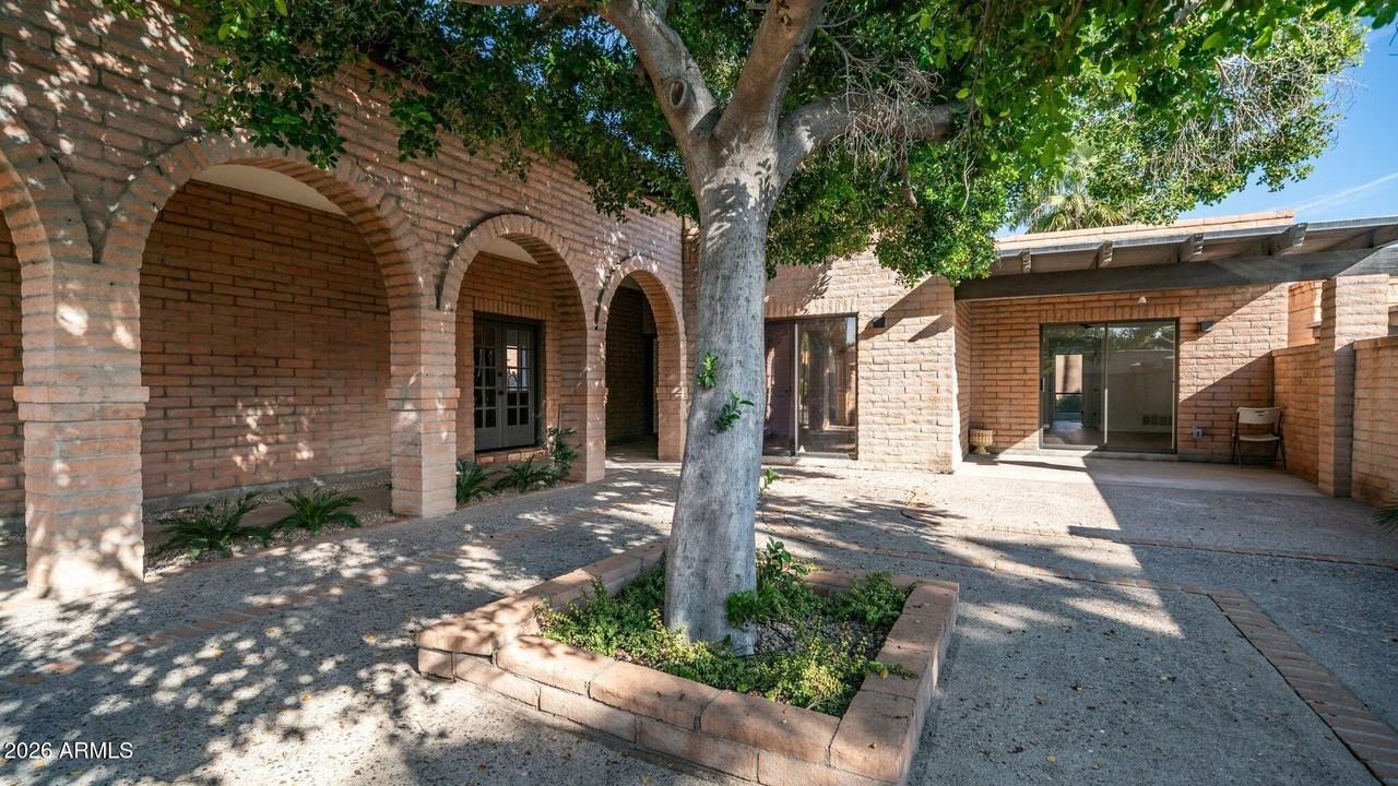 6833 N 18th St - Photo 4 of 38