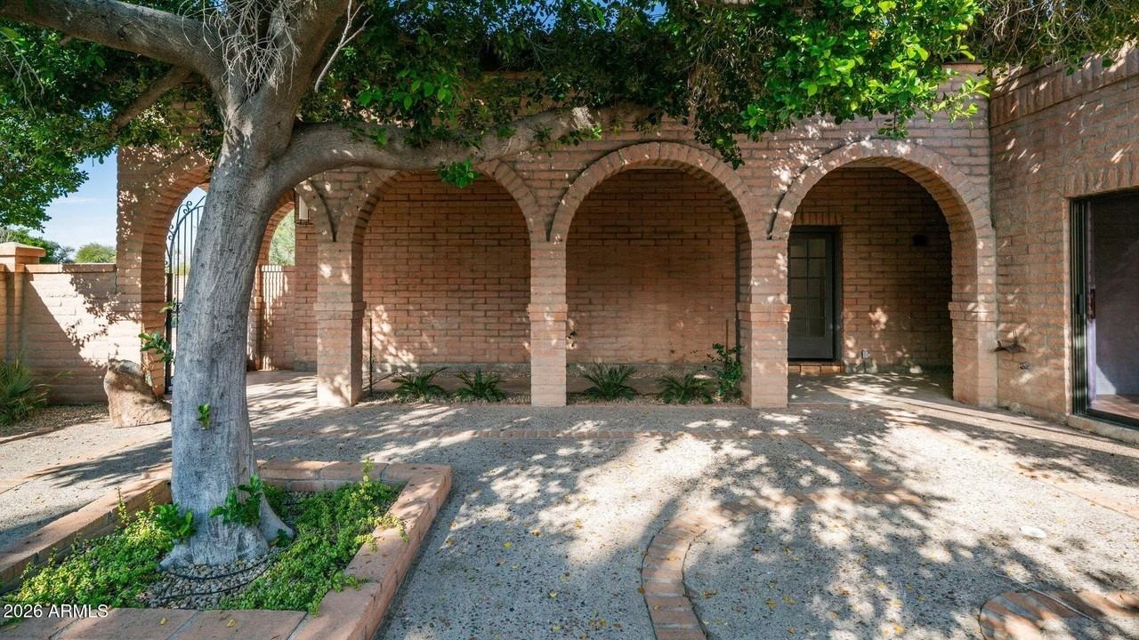 6833 N 18th St - Photo 5 of 38