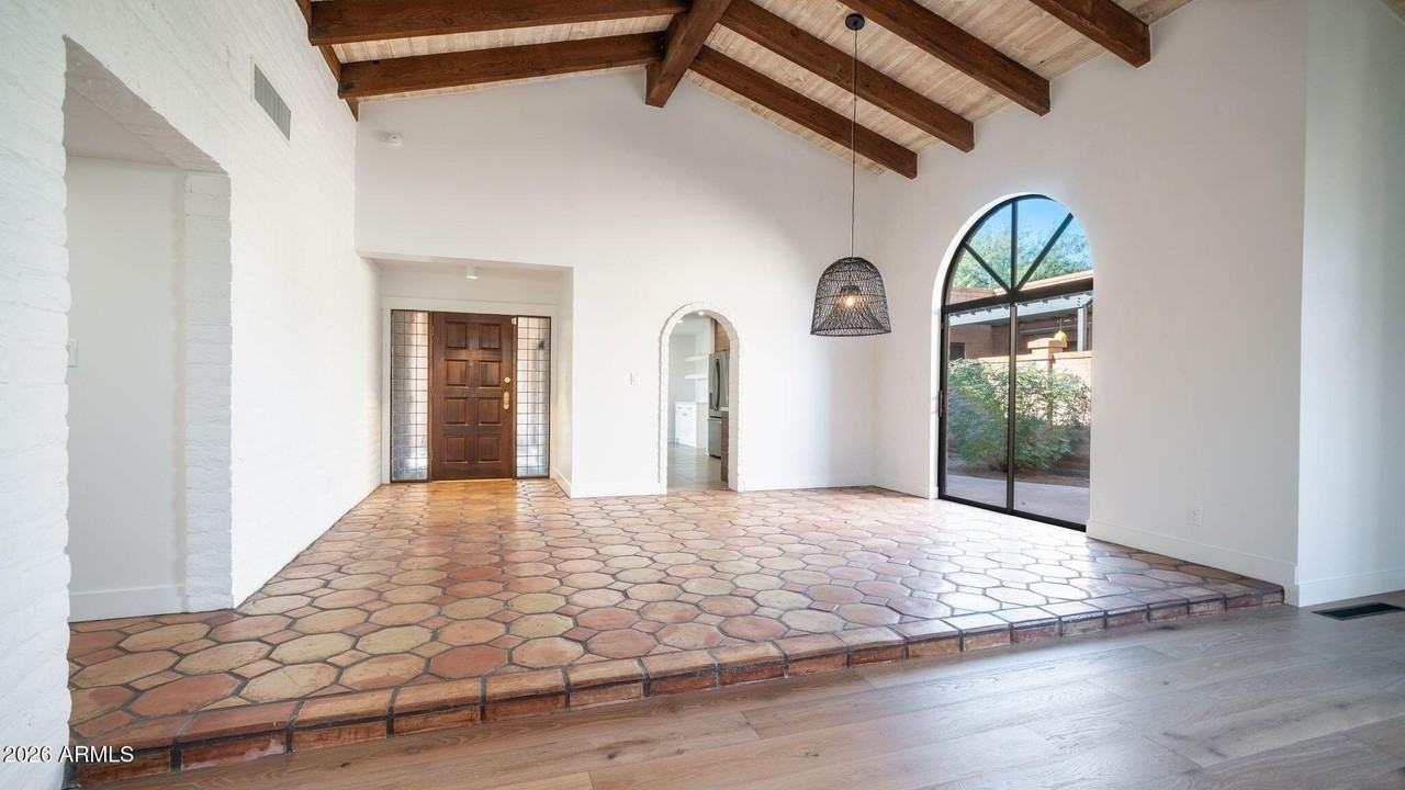 6833 N 18th St - Photo 7 of 38