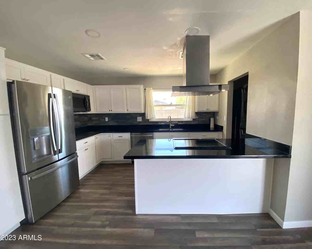 4627 W Rose Ln - Photo 4 of 24