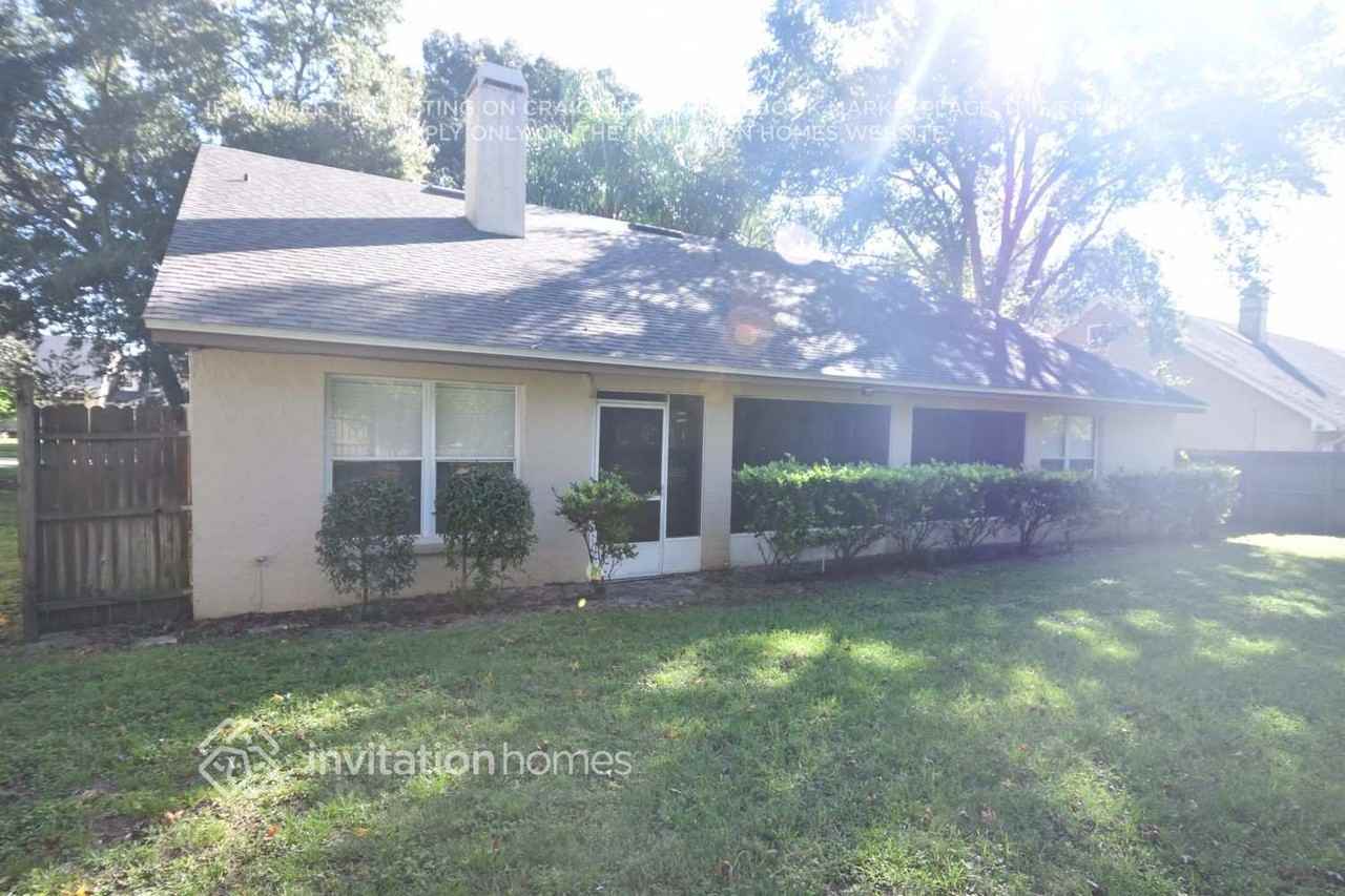 412 Country Wood Cir - Photo 2 of 5