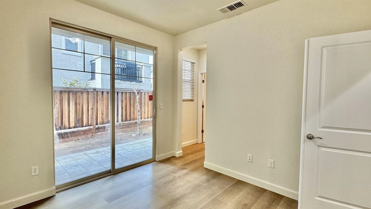 2906 Worthing Cmn - Photo 7 of 31