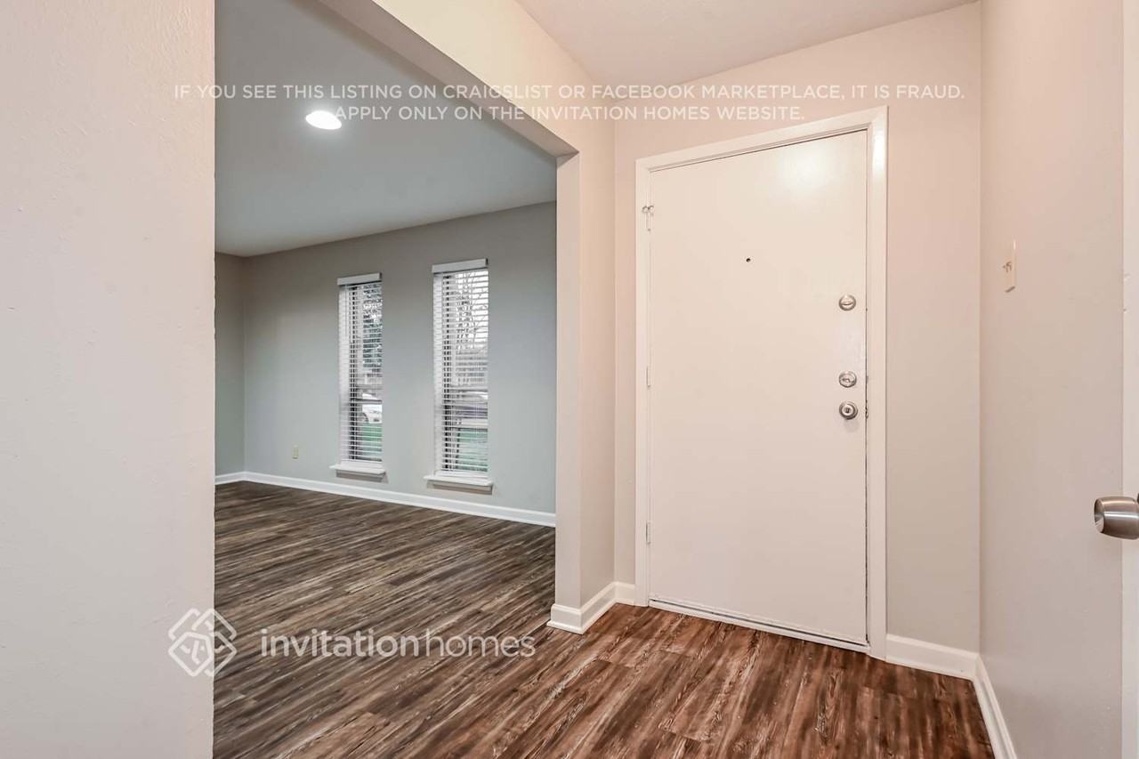 2324 Lovell Dr - Photo 2 of 16