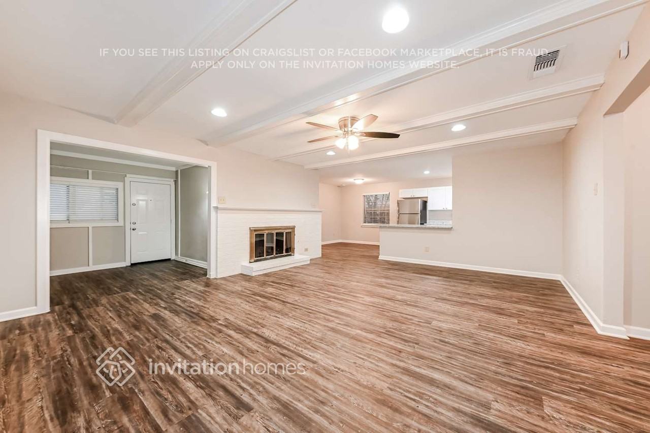 2324 Lovell Dr - Photo 3 of 16