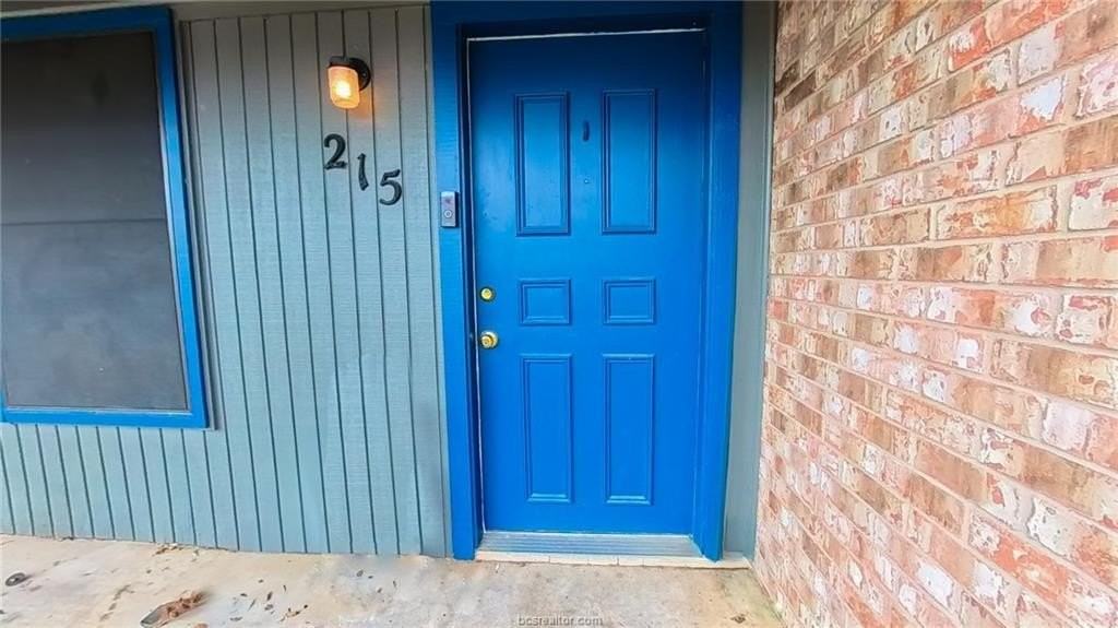 215 Yale Cir - Photo 3 of 6