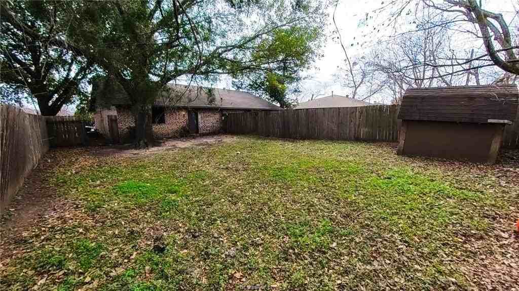 215 Yale Cir - Photo 5 of 6