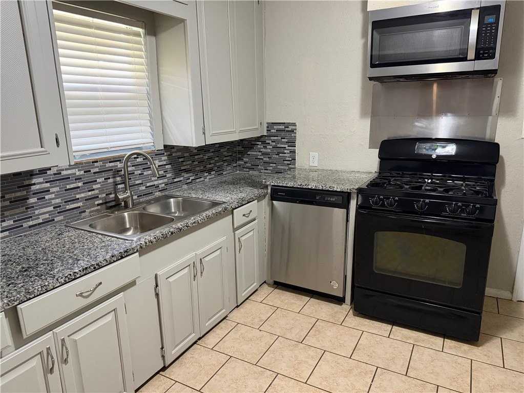 653 Sam St - Photo 4 of 10