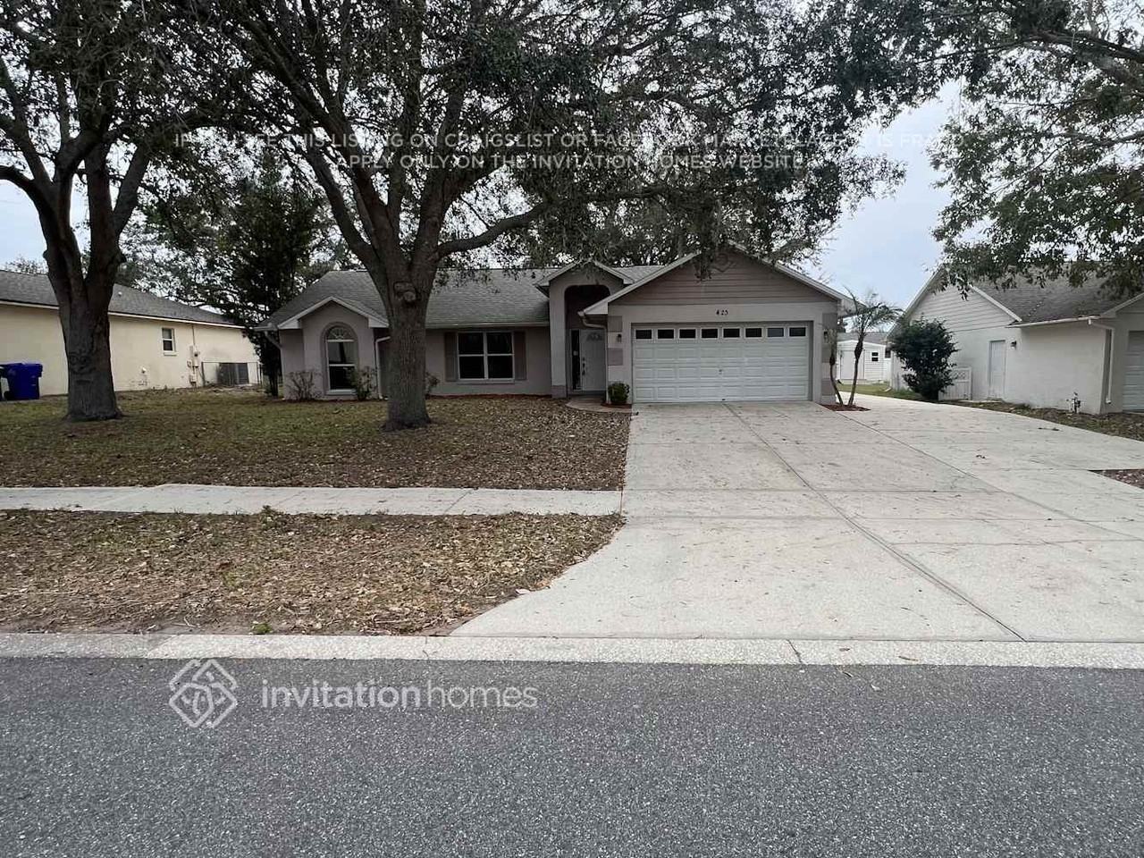 423 Woodview Dr - Photo 2 of 5