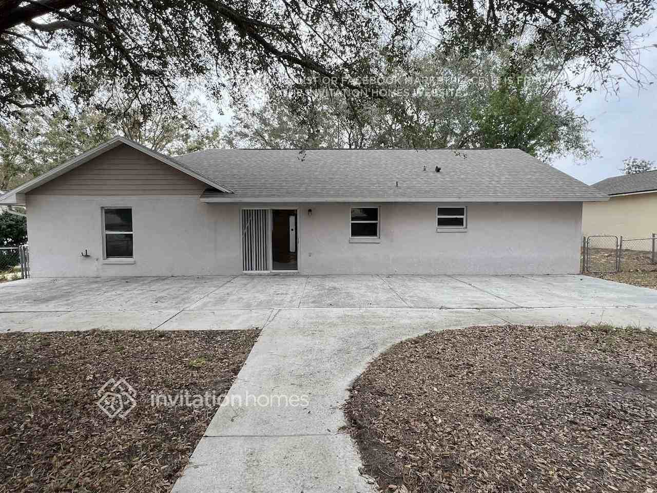 423 Woodview Dr - Photo 3 of 5