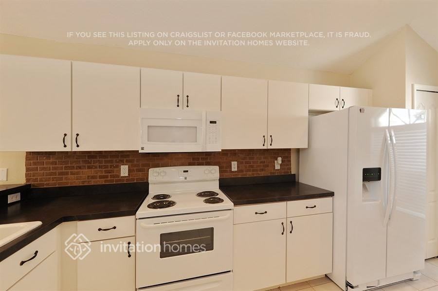 4802 Woodmere Rd - Photo 4 of 20