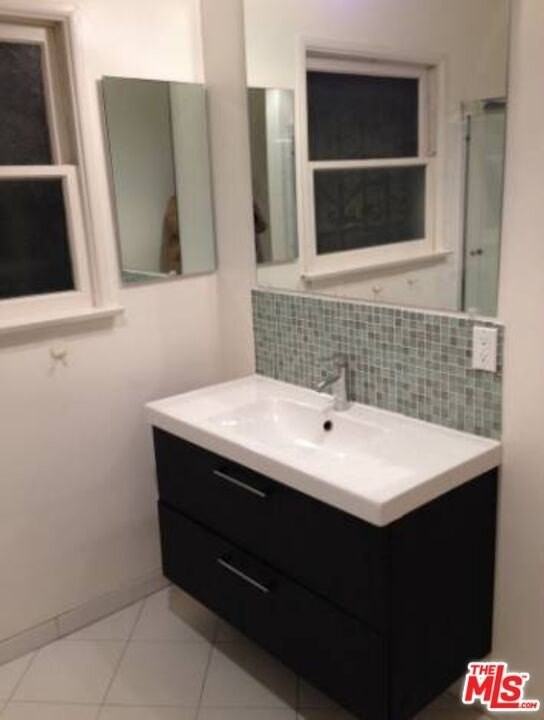 3315 Caroline Ave - Photo 7 of 8