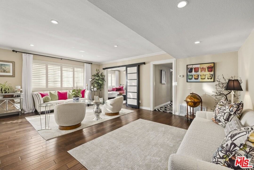 10645 Wilshire Blvd Apt 402 #402 - Photo 2 of 14