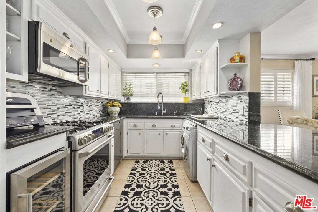 10645 Wilshire Blvd Apt 402 #402 - Photo 5 of 14