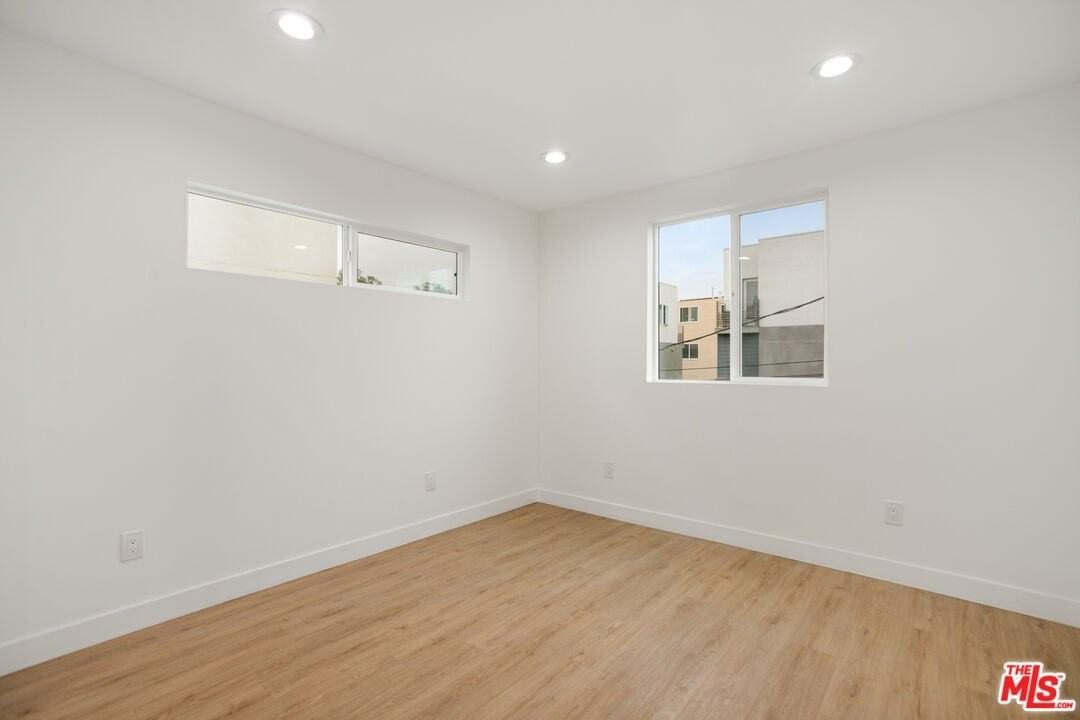 4232 1/2 Rosewood Ave - Photo 3 of 24