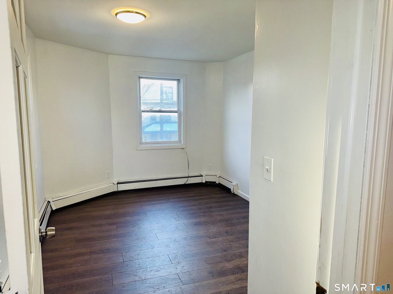 470 Wood Ave - Photo 7 of 15