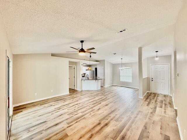 2 Stowe Rd - Photo 5 of 42