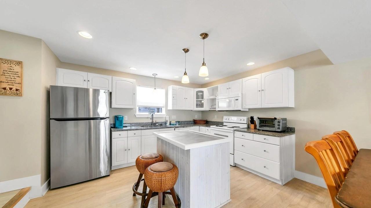 445 Gulf Shore Dr Unit 7 #7 - Photo 7 of 18