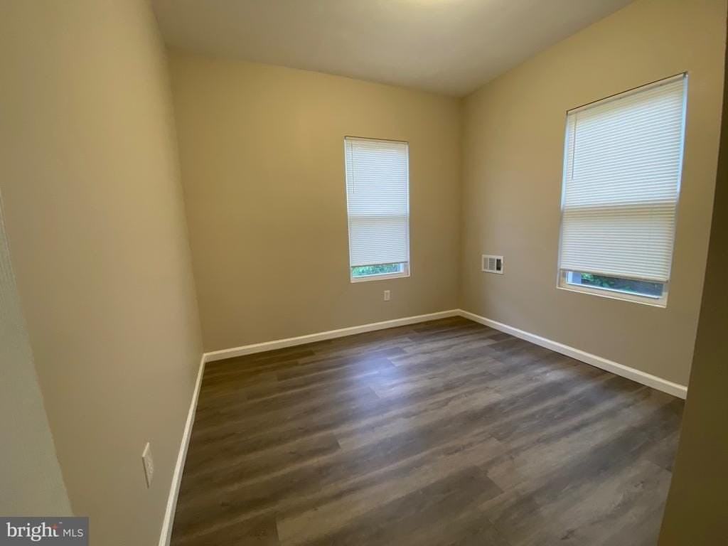 1833 S 6th St - Photo 6 of 7