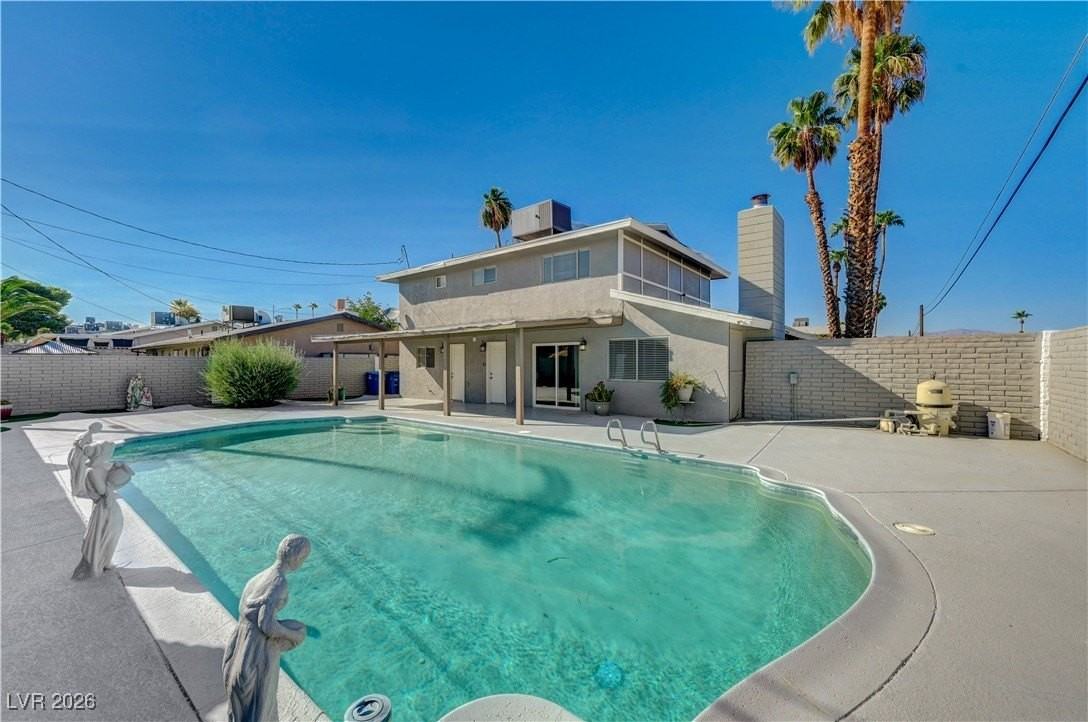 5301 Westleigh Ave - Photo 2 of 33