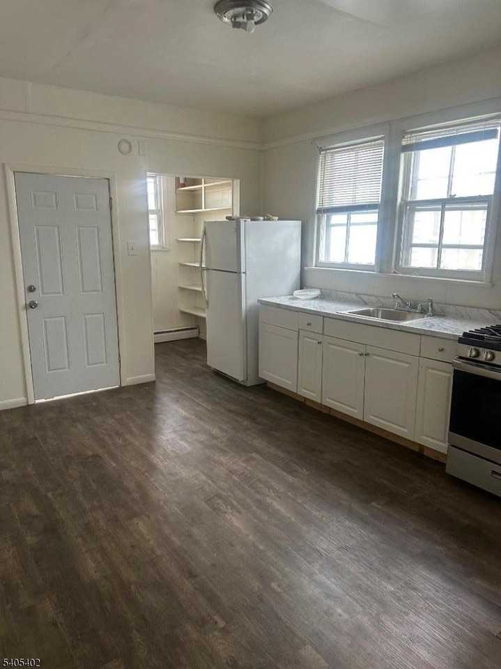 70 Palm St - Photo 4 of 10