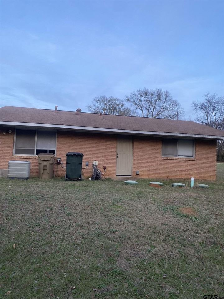 5235 Julia Dr - Photo 3 of 18