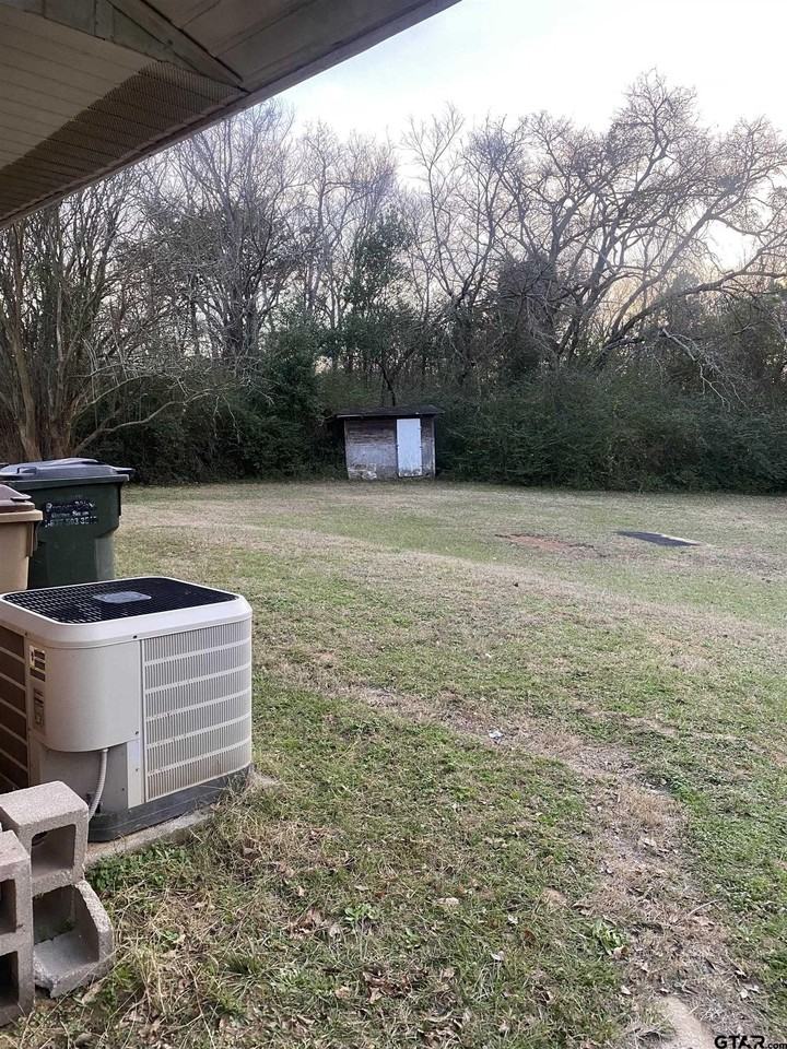 5235 Julia Dr - Photo 4 of 18