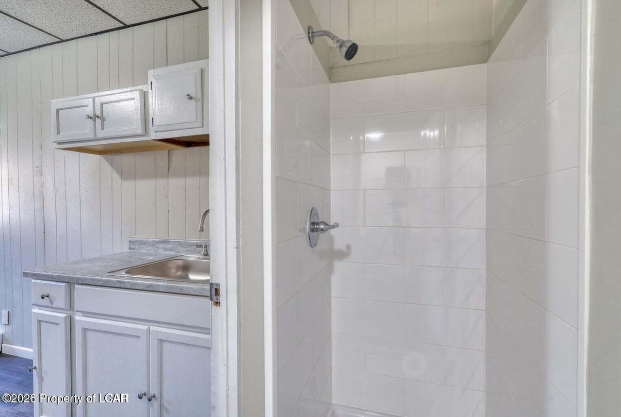 135 Shoemaker St - Photo 7 of 10