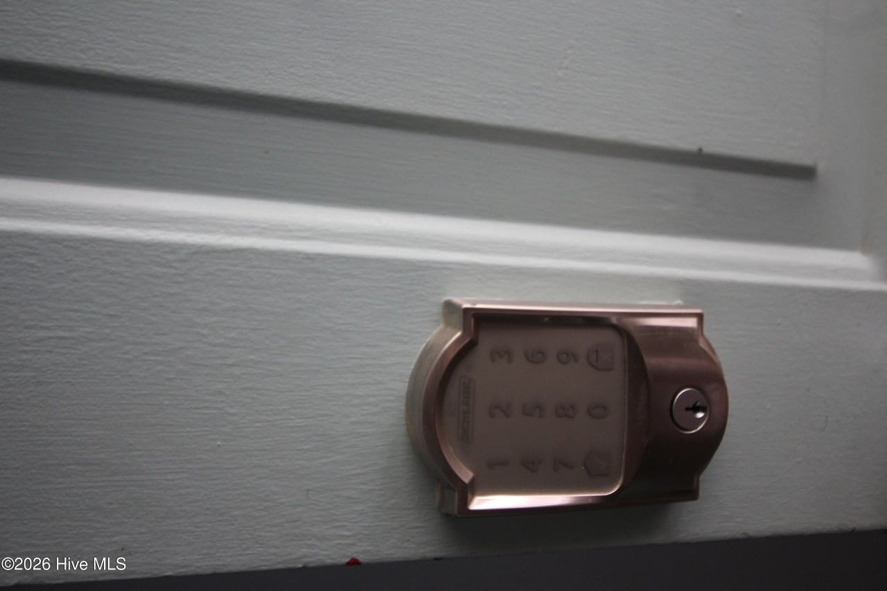 113 Ne 57th St - Photo 3 of 27