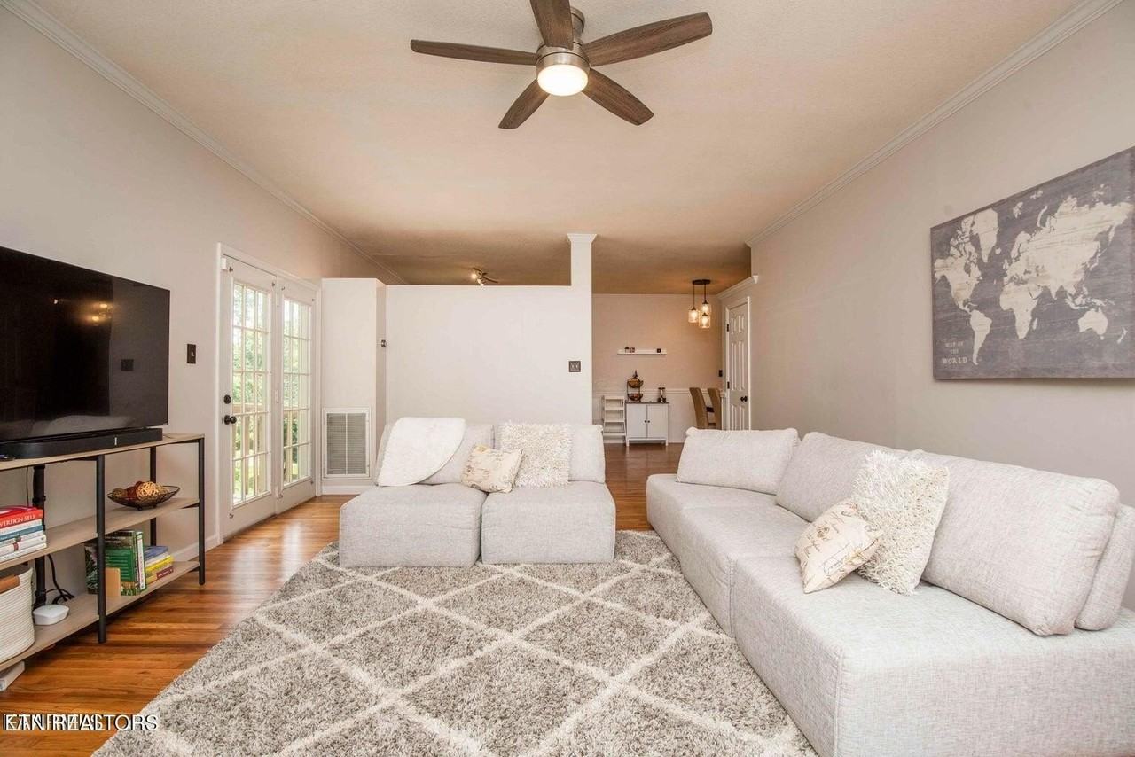 1728 Stone Hedge Dr - Photo 6 of 35