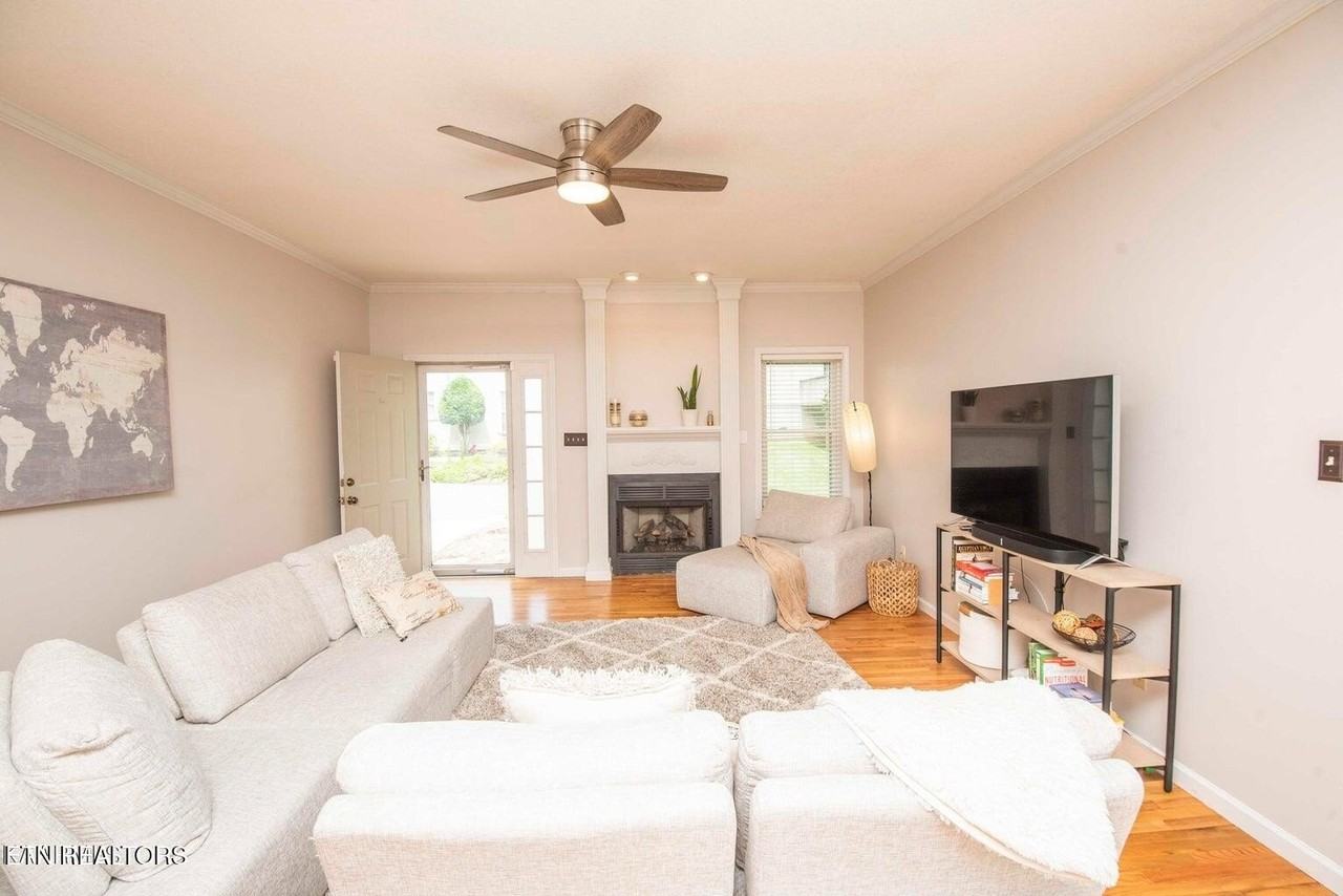 1728 Stone Hedge Dr - Photo 7 of 35