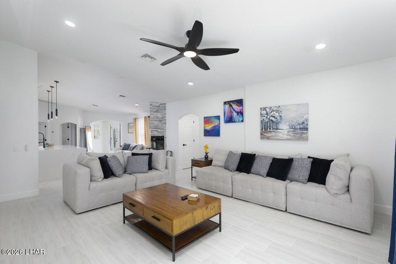 3681 Yucca Dr - Photo 4 of 23