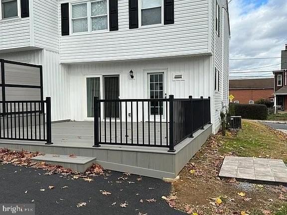 102 Stuart Ave - Photo 2 of 41