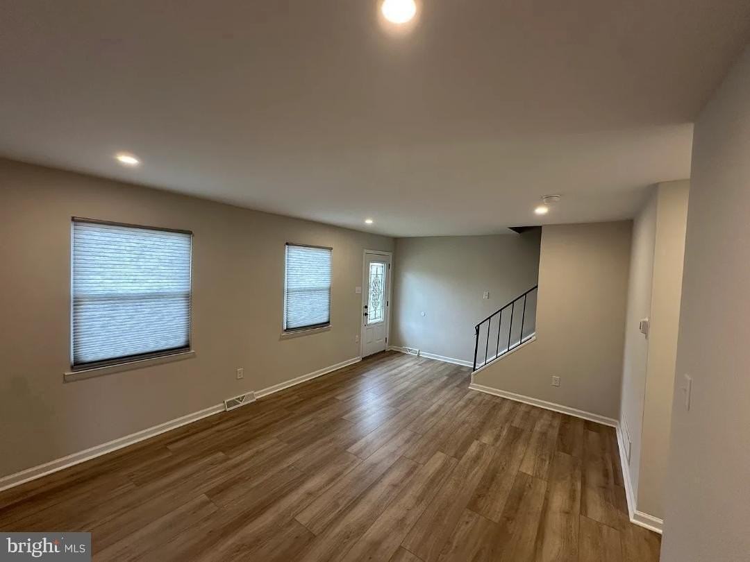 102 Stuart Ave - Photo 5 of 41