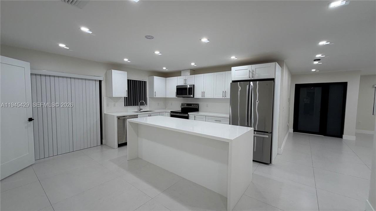 10553 Sw 22nd Ter #10553 - Photo 5 of 14