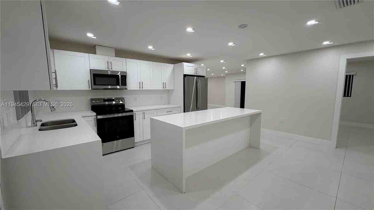 10553 Sw 22nd Ter #10553 - Photo 7 of 14