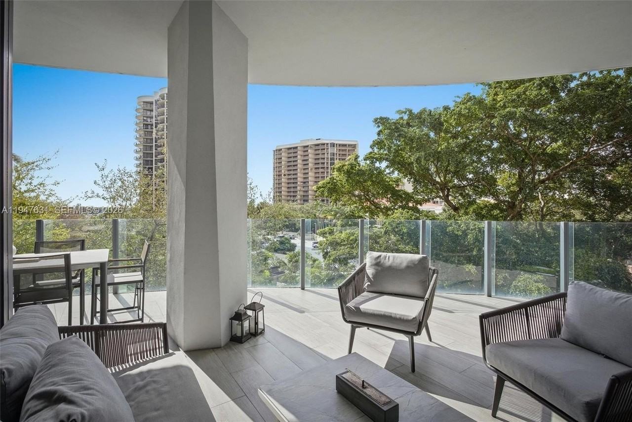 2831 S Bayshore Dr #501 - Photo 3 of 28