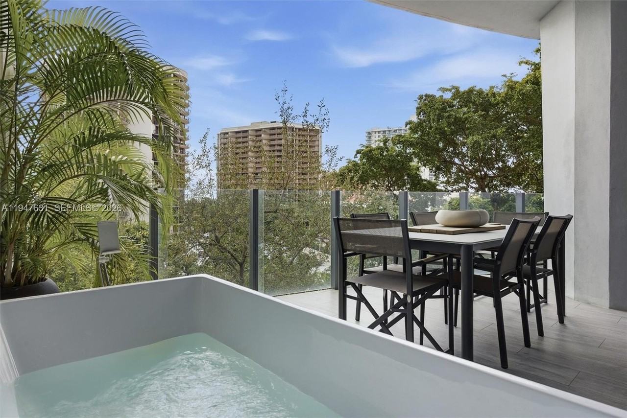 2831 S Bayshore Dr #501 - Photo 6 of 28