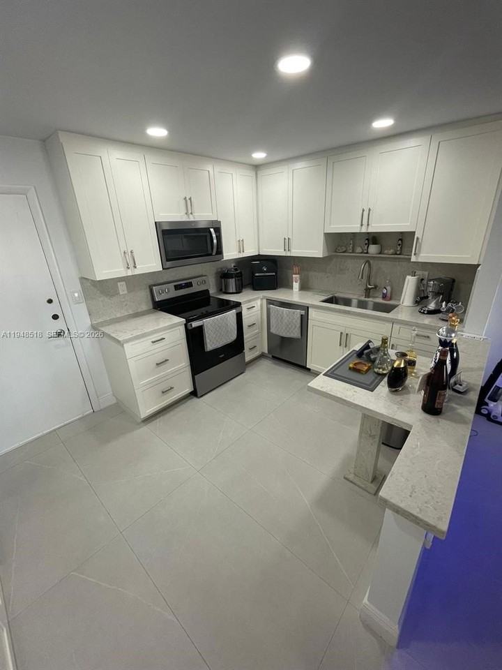 1401 S Ocean Dr #302 - Photo 2 of 15