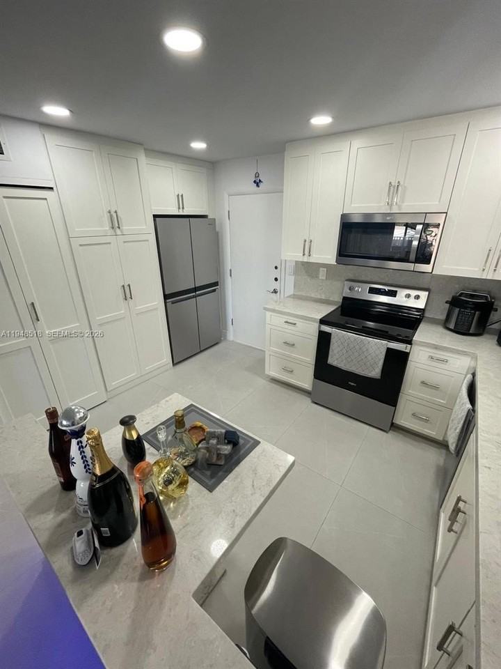 1401 S Ocean Dr #302 - Photo 3 of 15