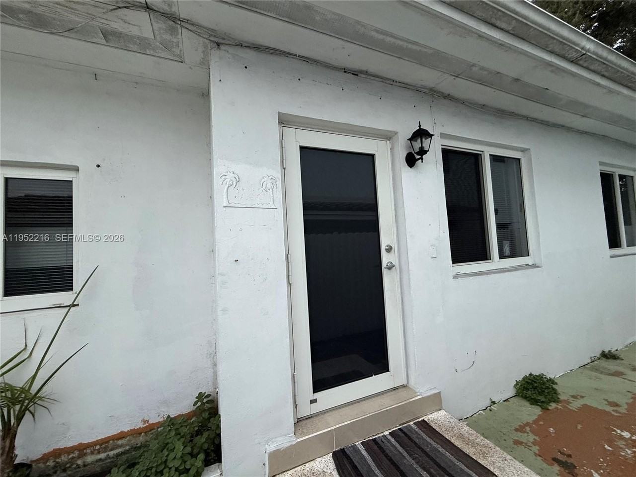 1122 Nw 32nd Ct - Photo 4 of 13